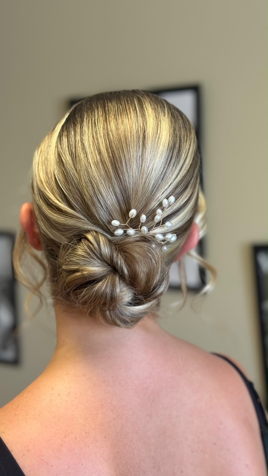 Chignon de mariée orné de perles